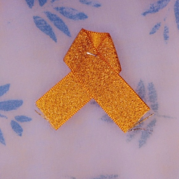 Handmade earings w/ms ribbon - Picture 2 of 3